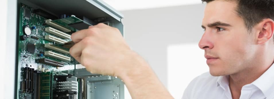 7 Reasons Companies Should Outsource Their IT